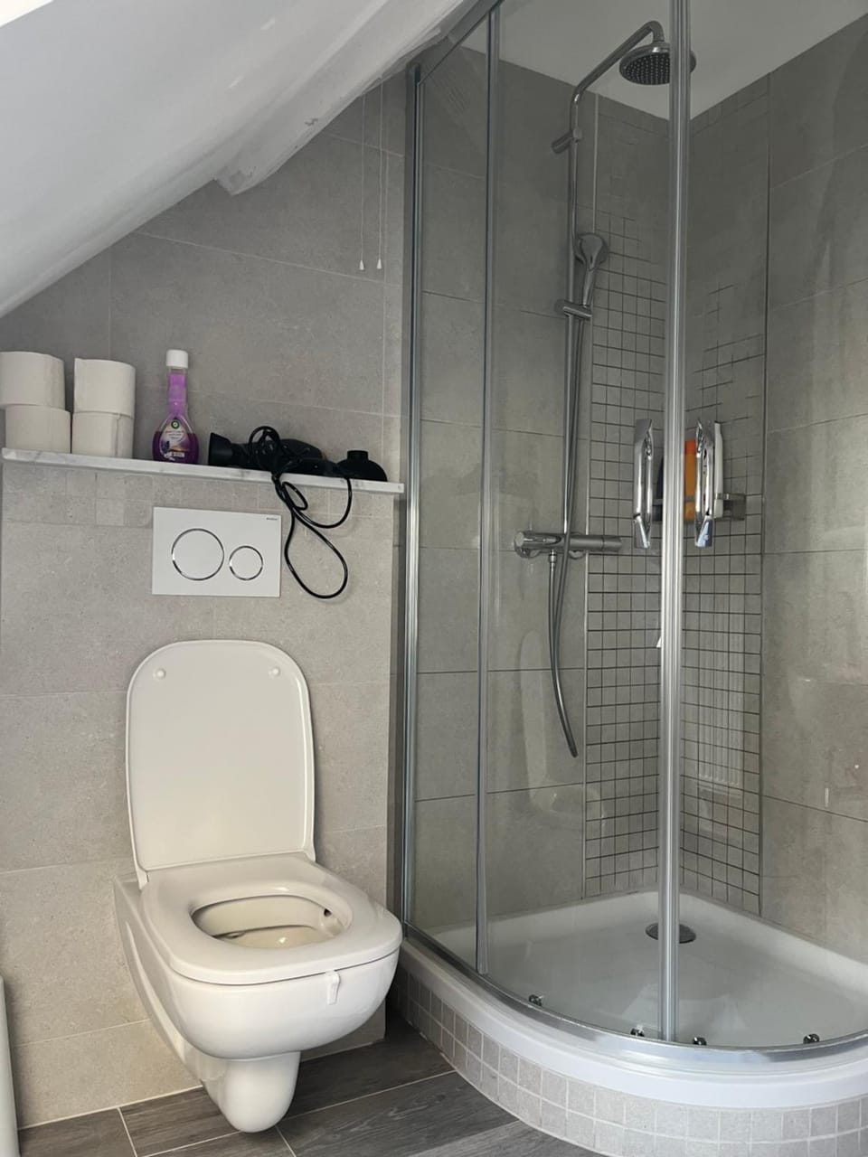 Au Marolles chambre Atomium Vacation rental in Saint-Gilles