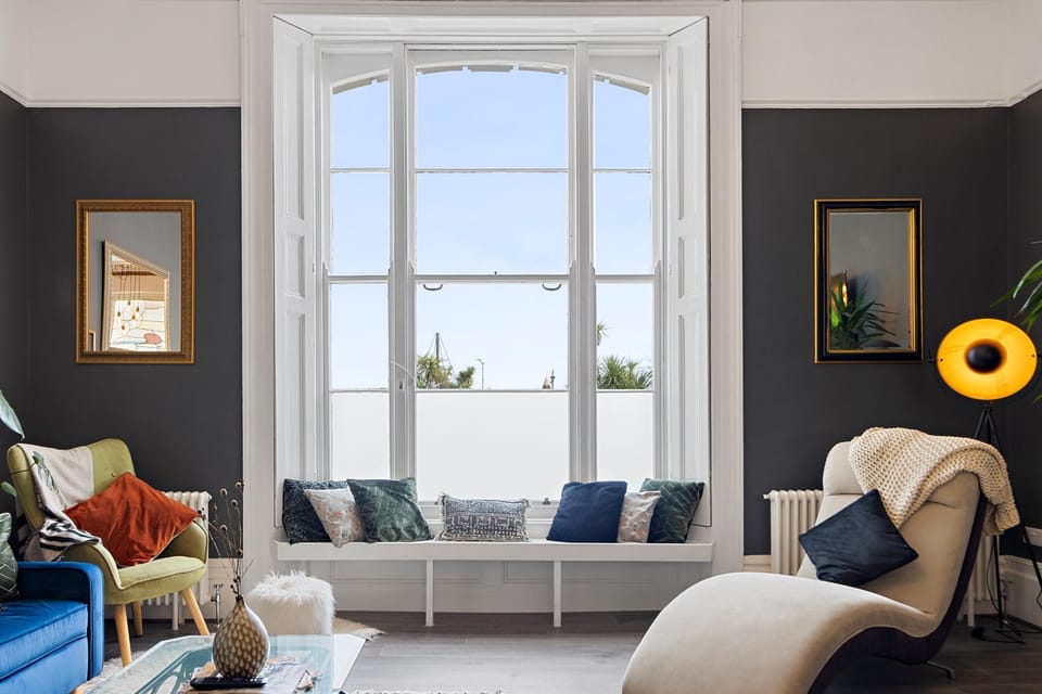 Beach access, Modern & Spacious 2 bed Apartment By The Sea, free parking, wifi, netflix Apartment in Teignmouth