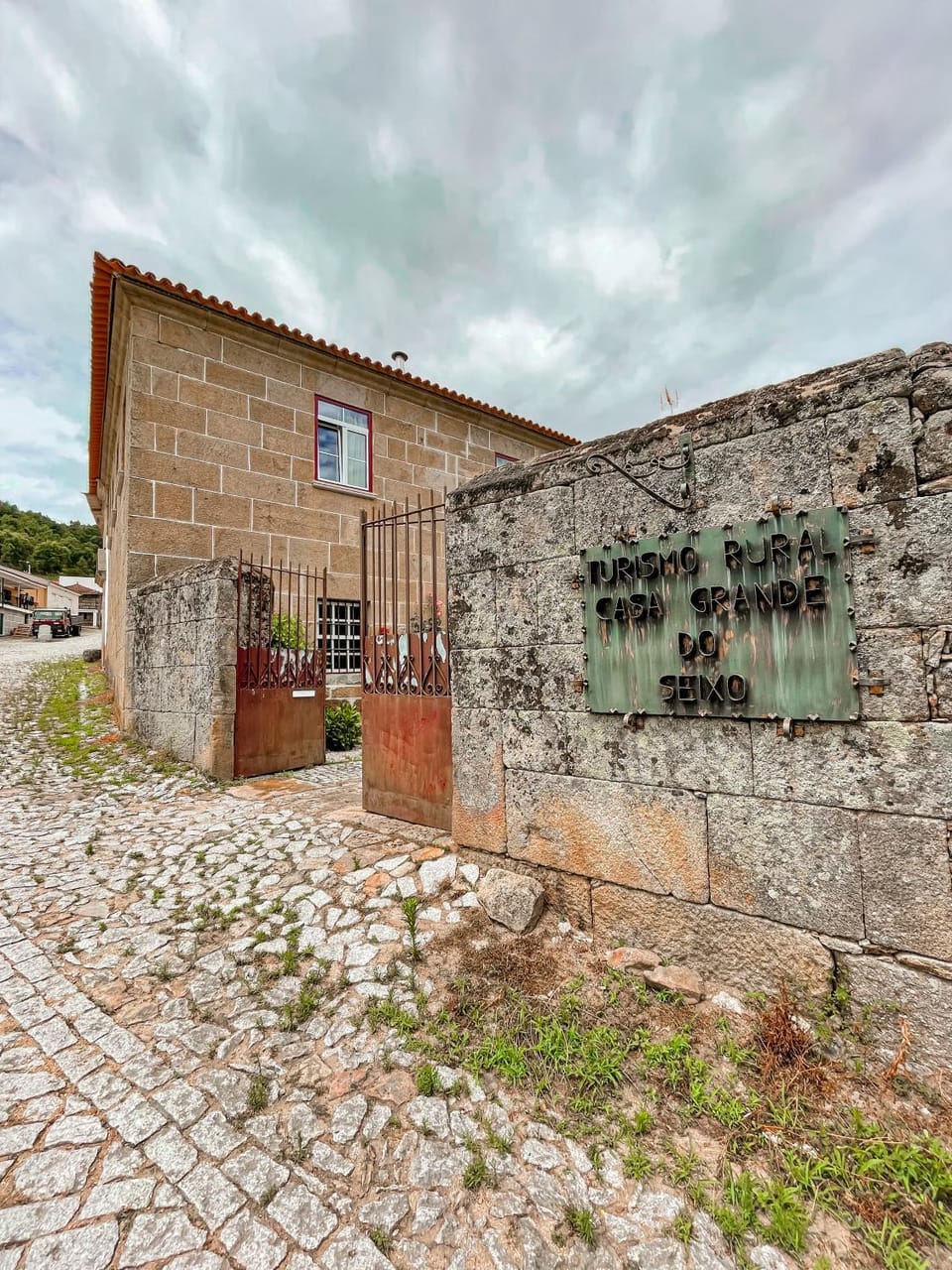 Property building, Facade/entrance, Lobby or reception