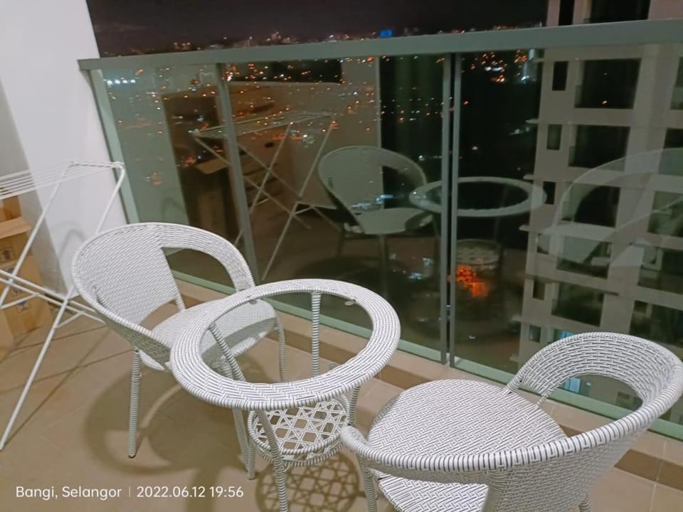 Night, View (from property/room), Balcony/Terrace, Seating area