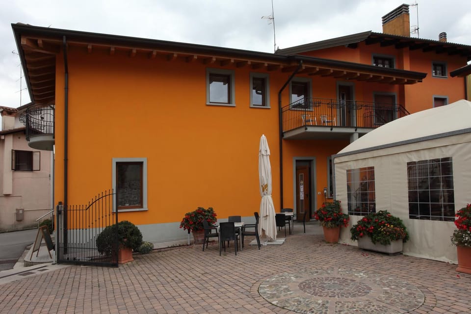 Property building, Patio, Facade/entrance