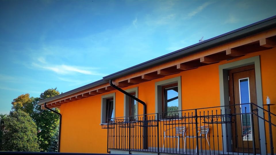 Property building, Facade/entrance, Balcony/Terrace