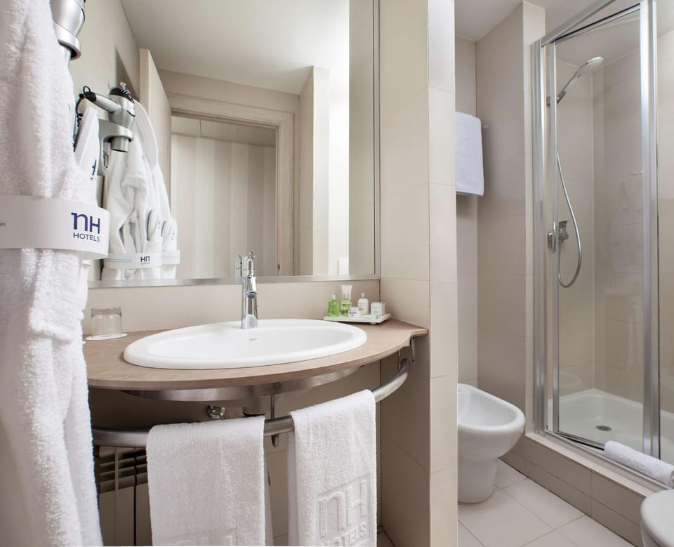 Bathroom, Photo of the whole room, On site