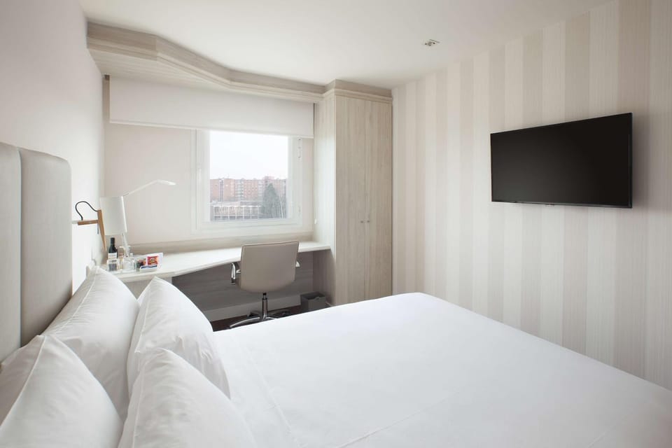 Photo of the whole room, Bedroom, On site