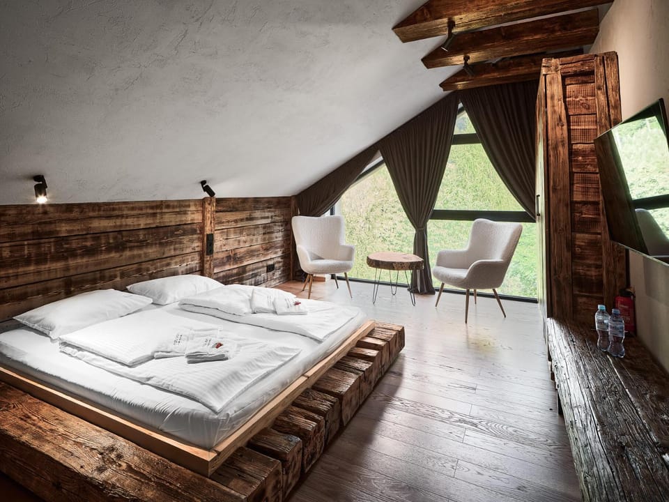 Bed, Photo of the whole room, Bedroom