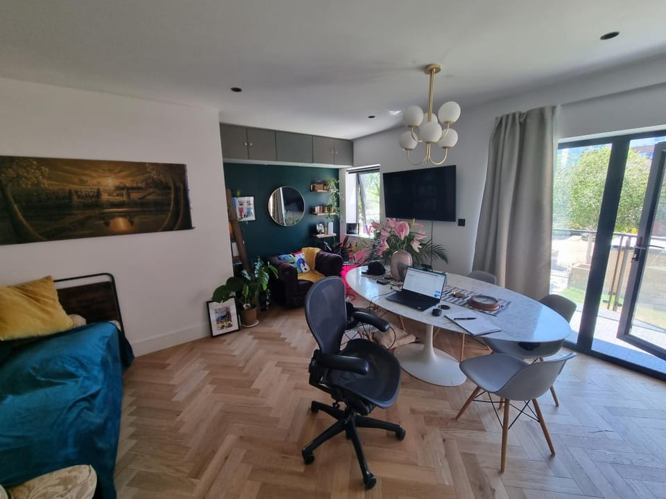 TV and multimedia, Living room, Seating area, Dining area, hair dresser