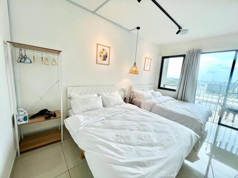 C 1-5 Pax Cozy home Studio 3Bed WIFI&TV Trefoil Setia Alam SCCC Apartment in Selangor, Malaysia