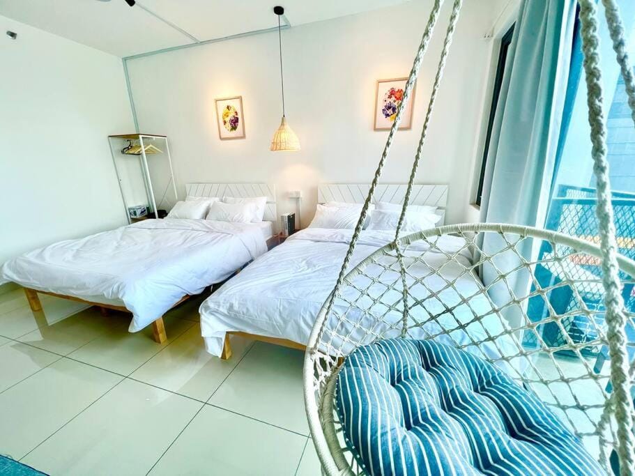C 1-5 Pax Cozy home Studio 3Bed WIFI&TV Trefoil Setia Alam SCCC Apartment in Selangor, Malaysia