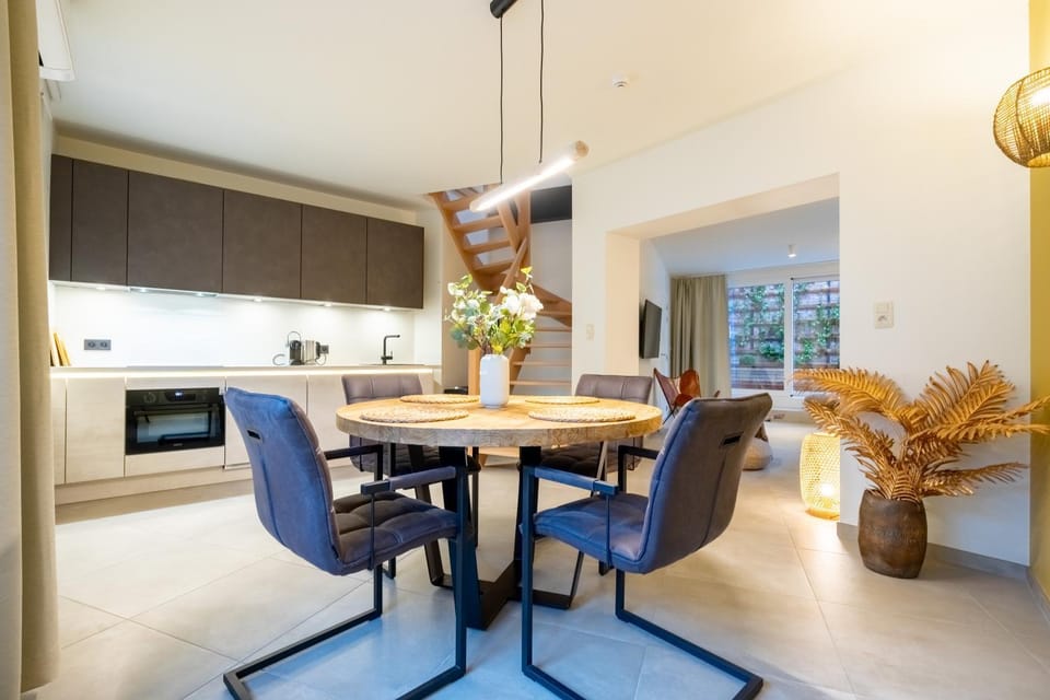 Kitchen or kitchenette, Dining area, pet friendly, stove