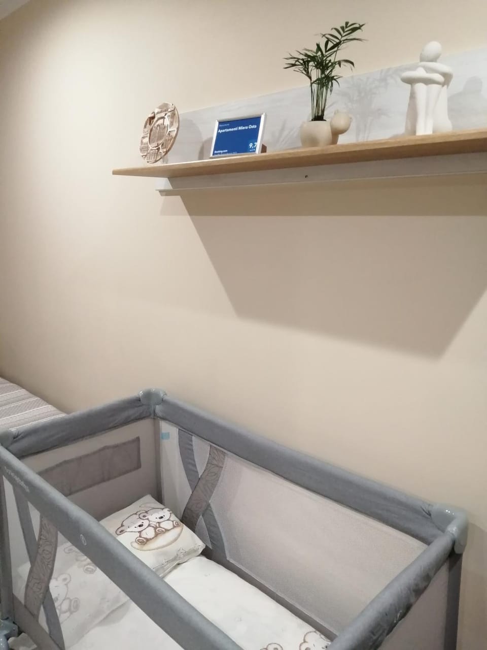 Bedroom, cot