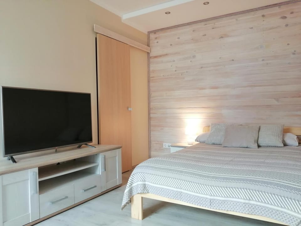 Bed, TV and multimedia, Photo of the whole room, Evening entertainment, Bedroom