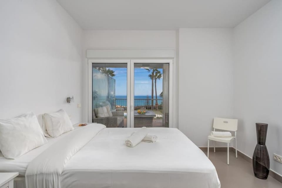 Sunny terrace with Jacuzzi by Costarentals- Ref 26 Apartment in Fuengirola