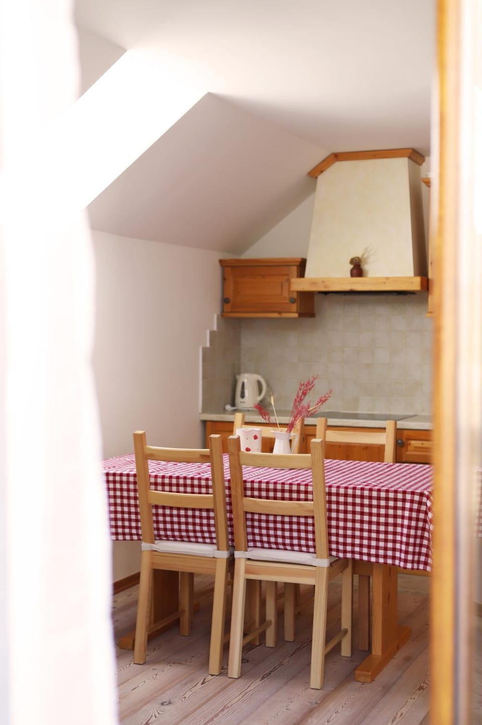 Dining area, kitchen