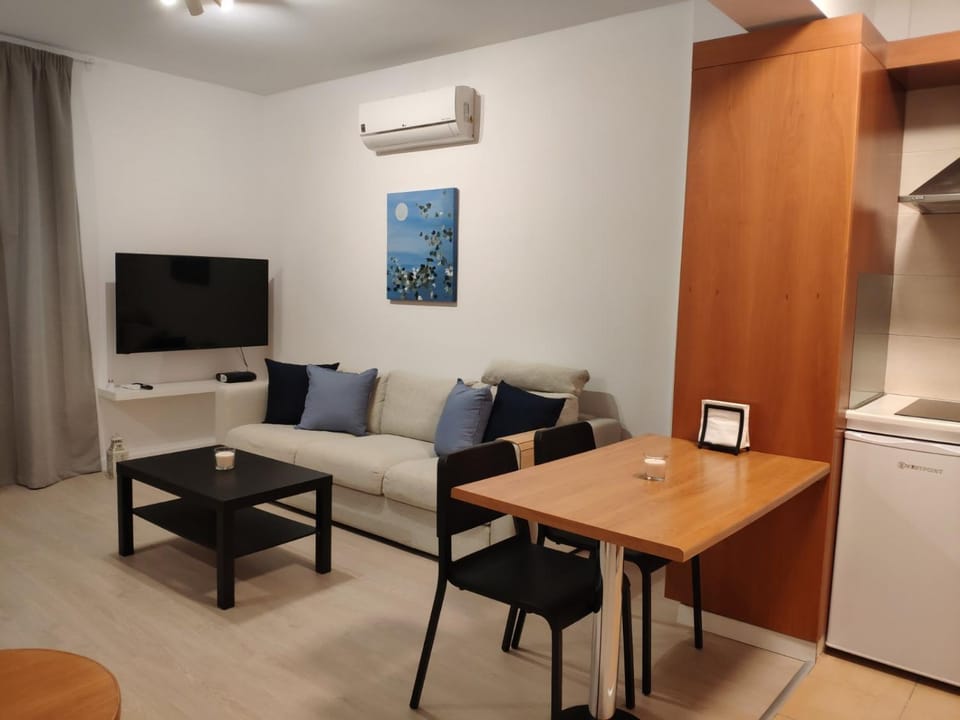 Living room, Seating area, air conditioner