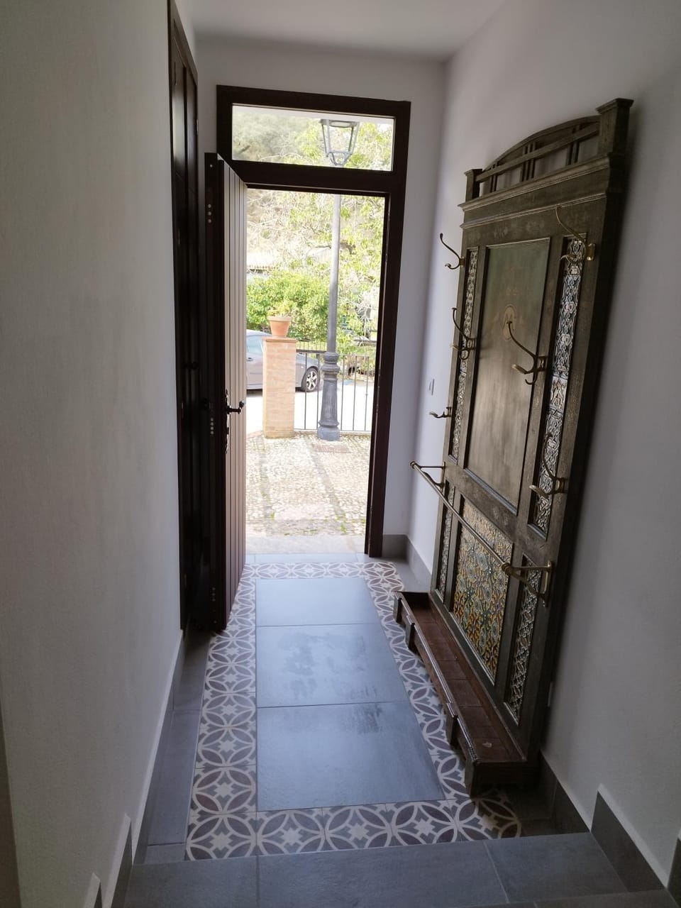 Facade/entrance