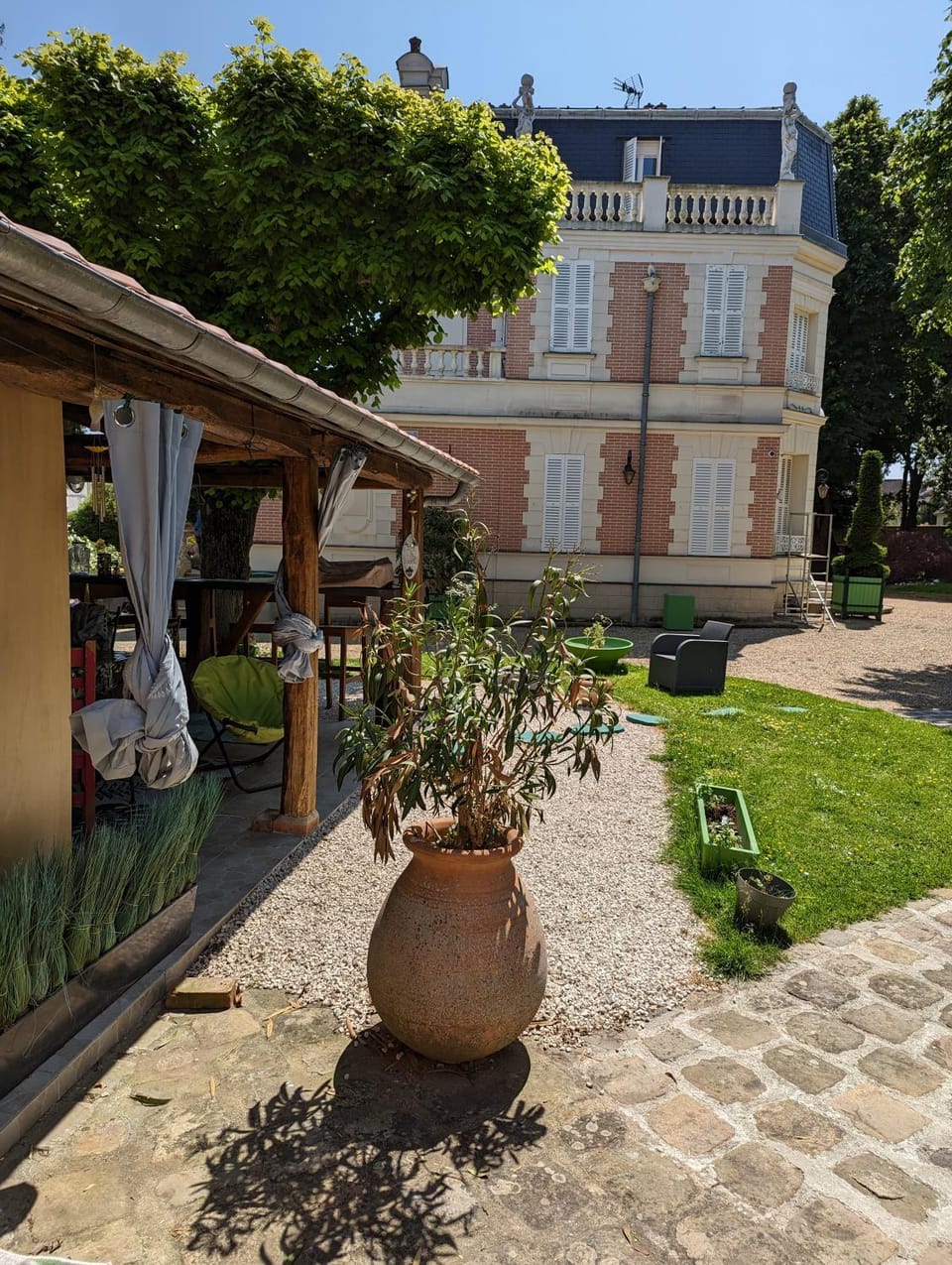 Property building, Garden, kitchen