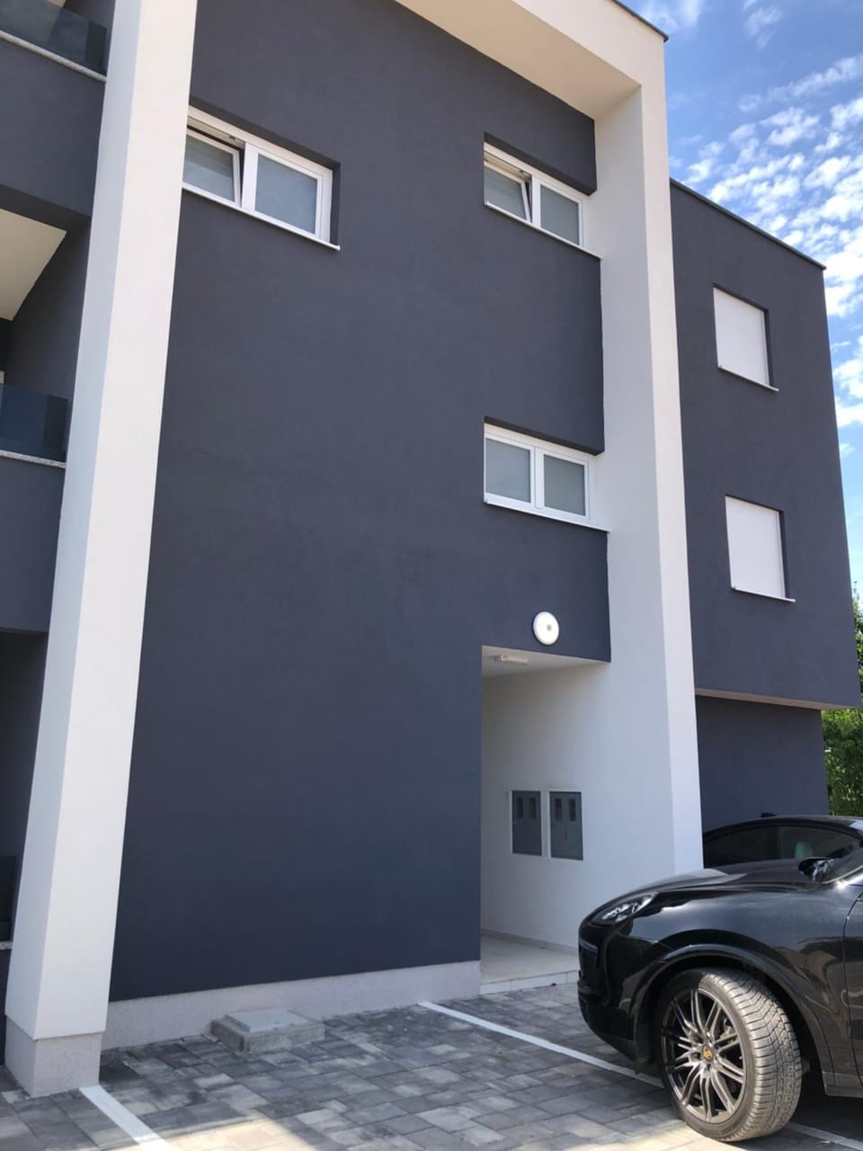 Facade/entrance