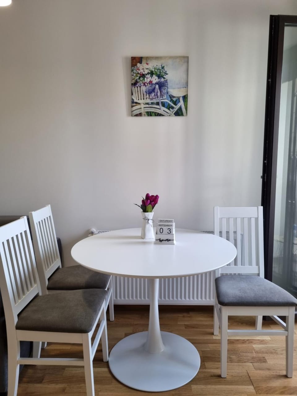 Seating area, Dining area