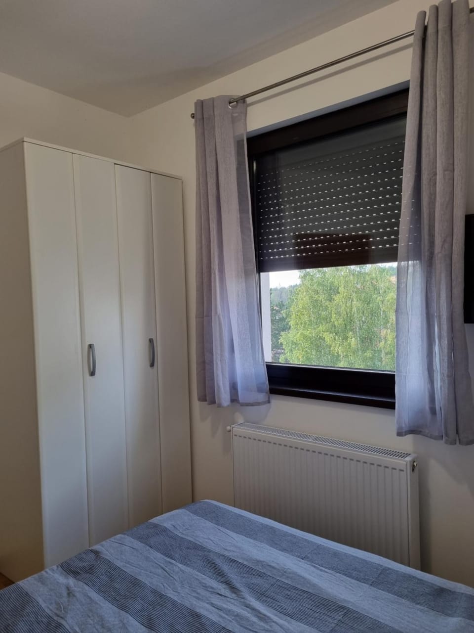 Bed, Bedroom, internet, wardrobe