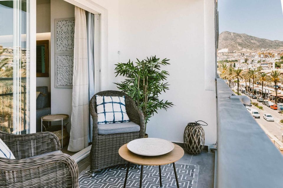 Balcony/Terrace, City view, Street view
