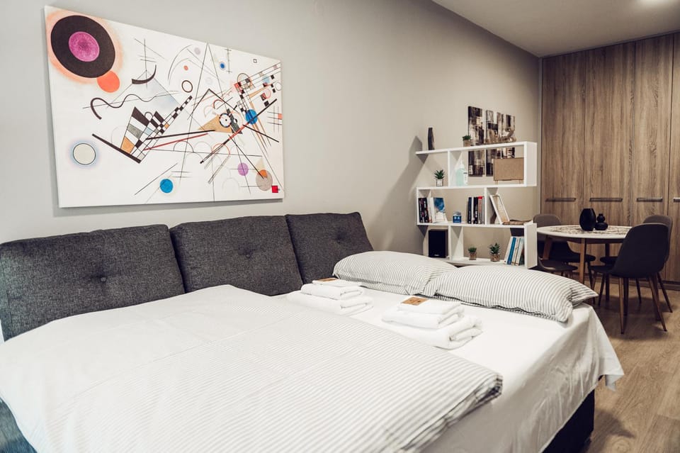Bed, Living room