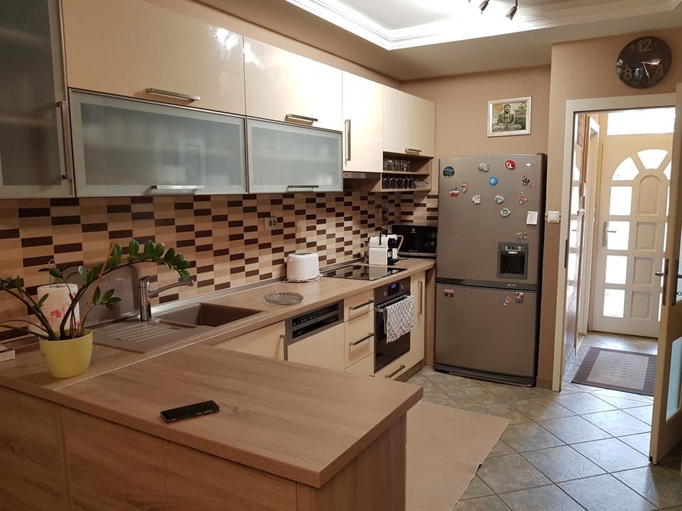 Coffee/tea facilities, Kitchen or kitchenette, dishwasher, minibar, pet friendly, stove, toaster