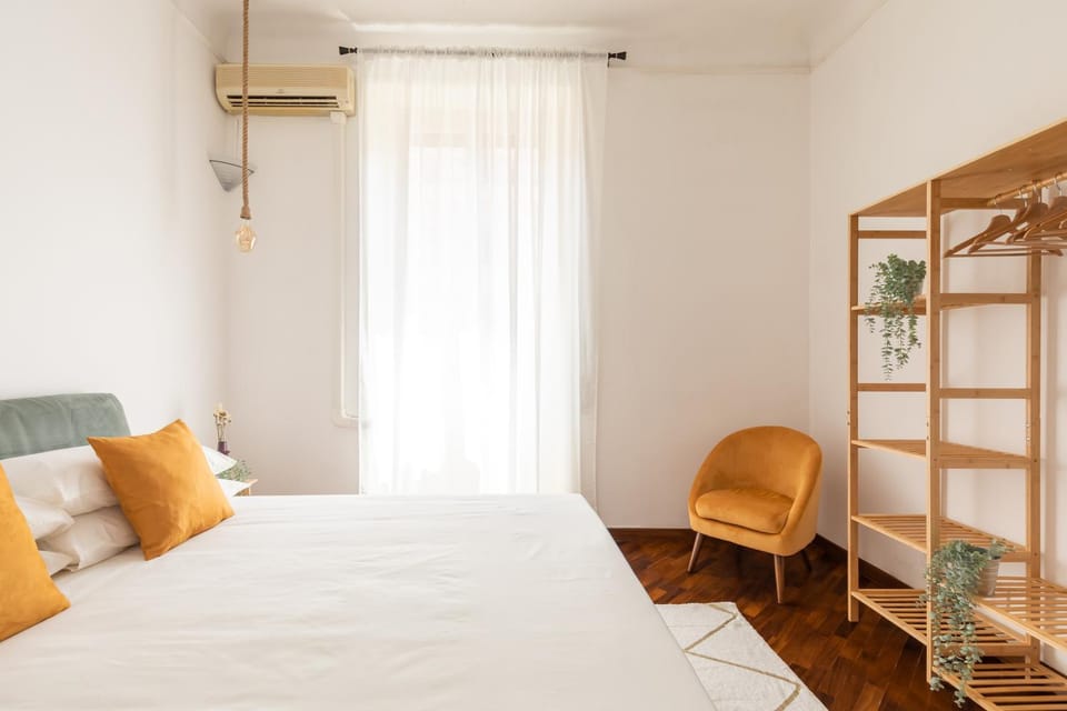 Bed, Photo of the whole room, Bedroom, locker, air conditioner