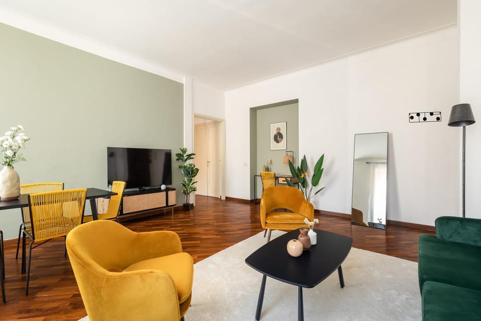 TV and multimedia, Living room, Seating area, Evening entertainment