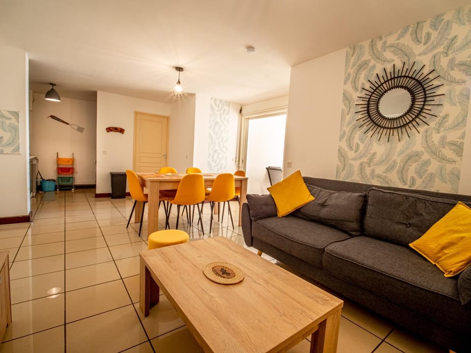 Living room, Seating area, Dining area