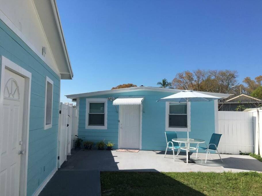 Lodging Near The Sun Apartment in Town N Country