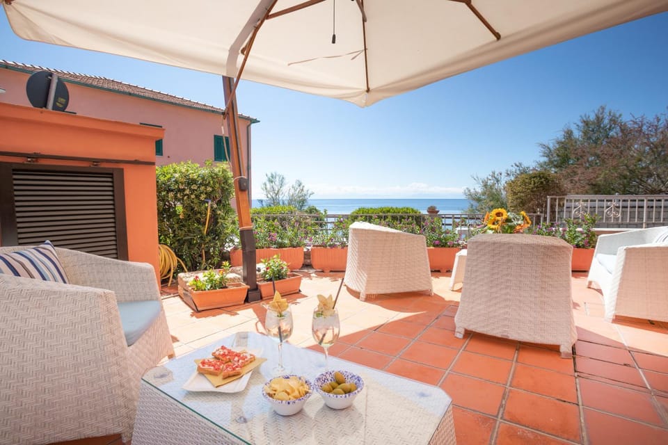 View (from property/room), Balcony/Terrace, Food and drinks, Sea view, Alcoholic drinks