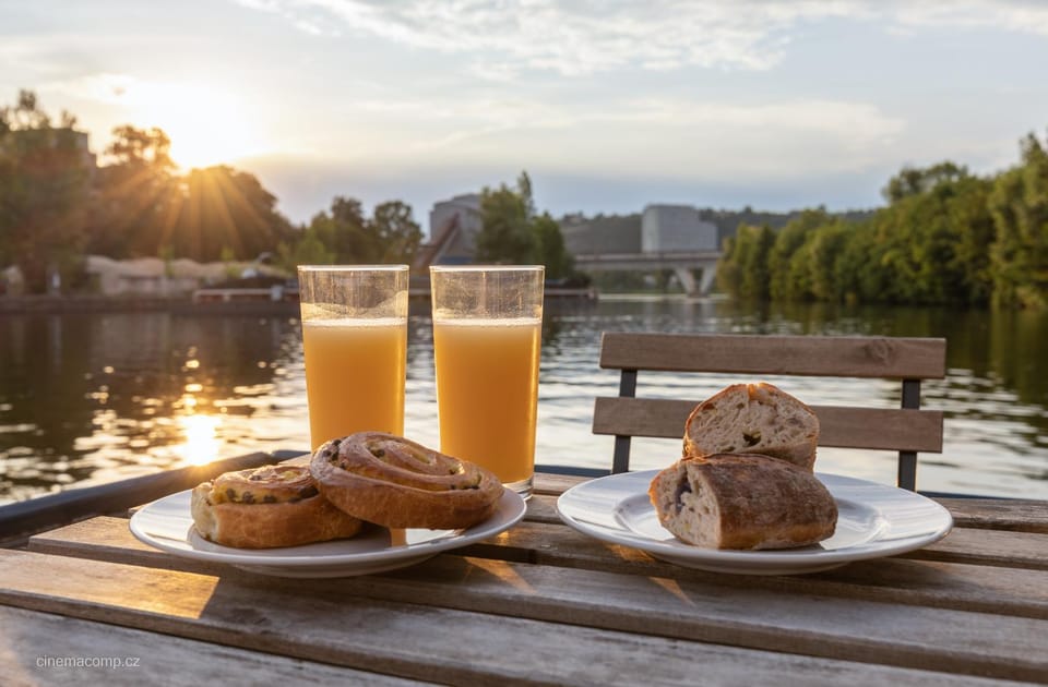Day, Natural landscape, Food, River view, Breakfast