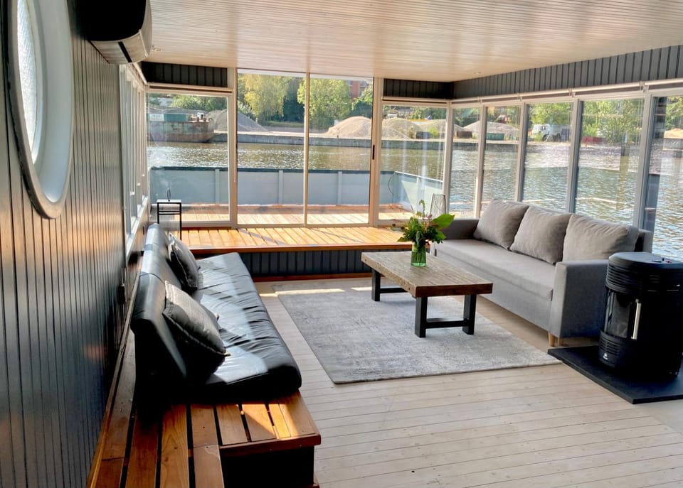 View (from property/room), Balcony/Terrace, Living room, Seating area