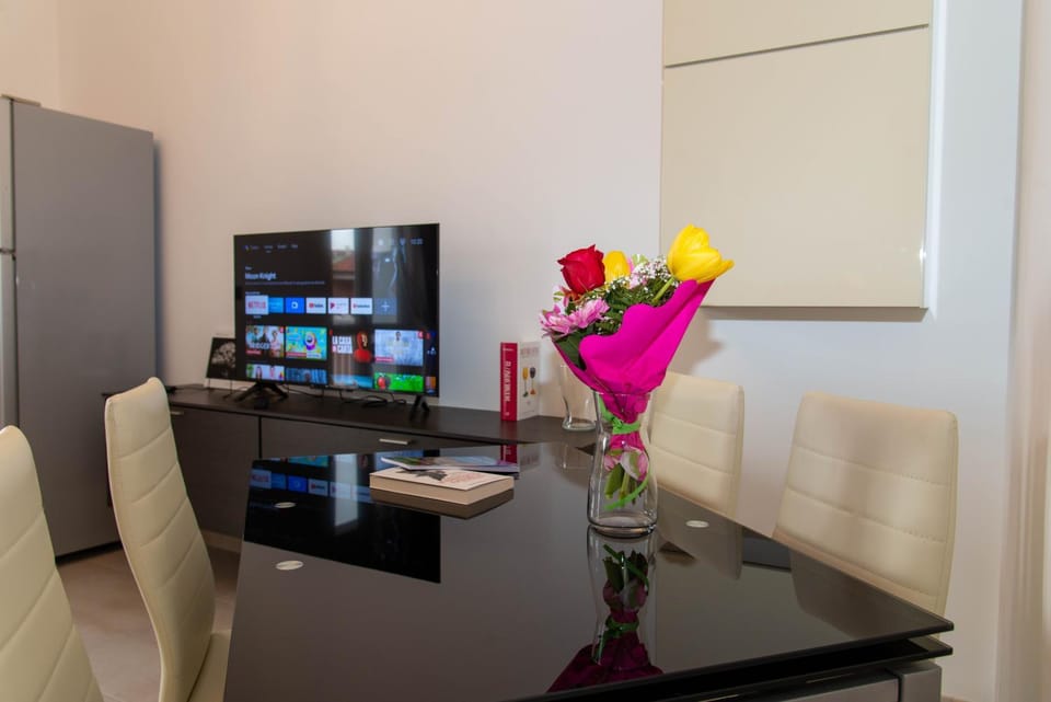 Communal lounge/ TV room, Living room, Seating area