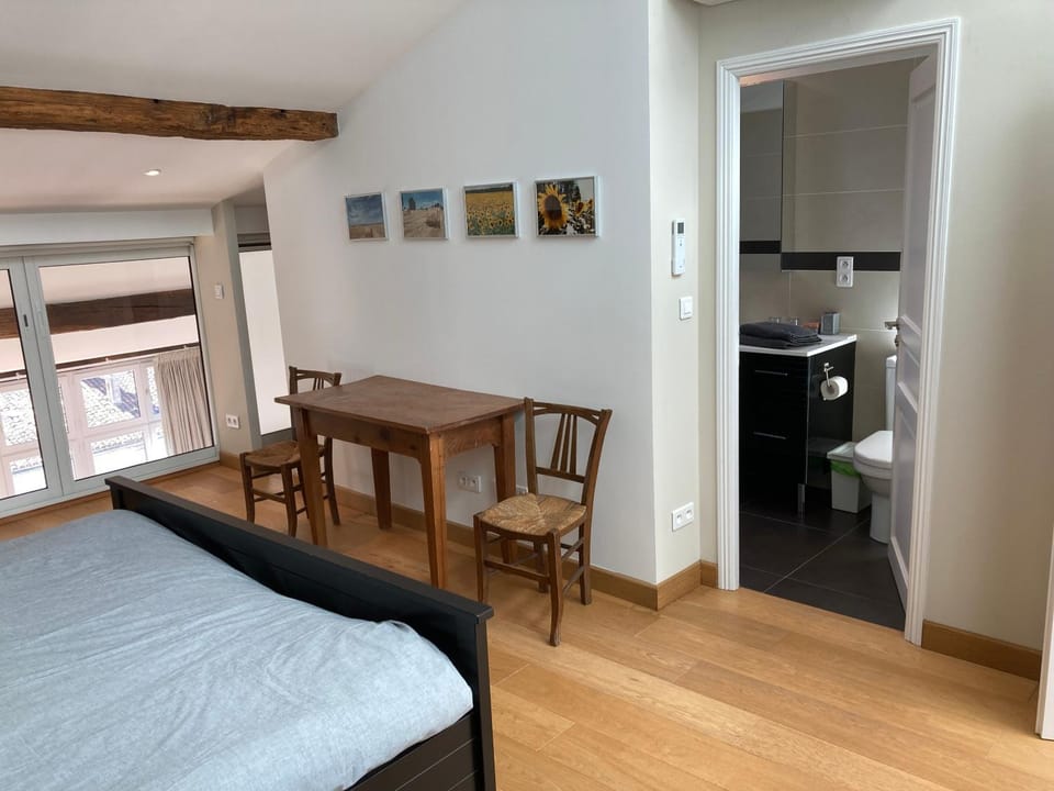 Bathroom, Bedroom, air conditioner
