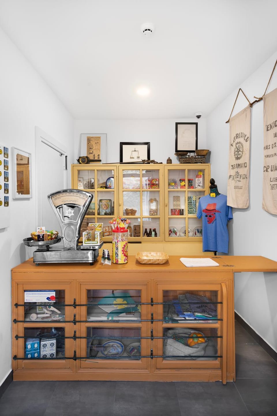 On-site shops, On site, Shopping Area