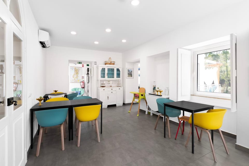Seating area, Dining area