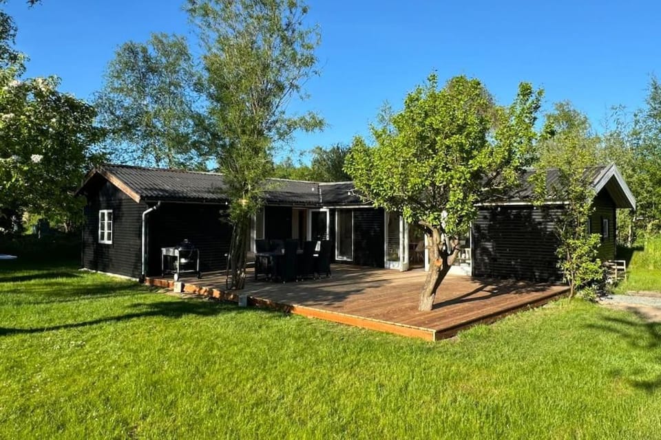 Property building, Natural landscape, Garden, Garden view