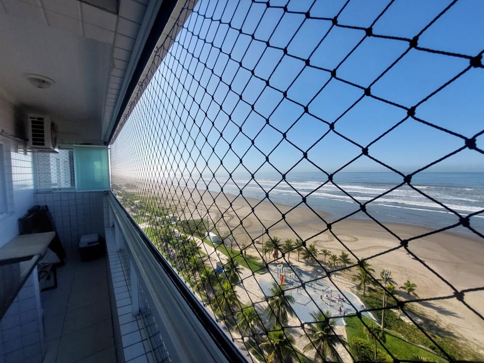 APARTAMENTO TOTALMENTE DE FRENTE AO MAR EM PRAIA GRANDE SP Apartment in State of São Paulo