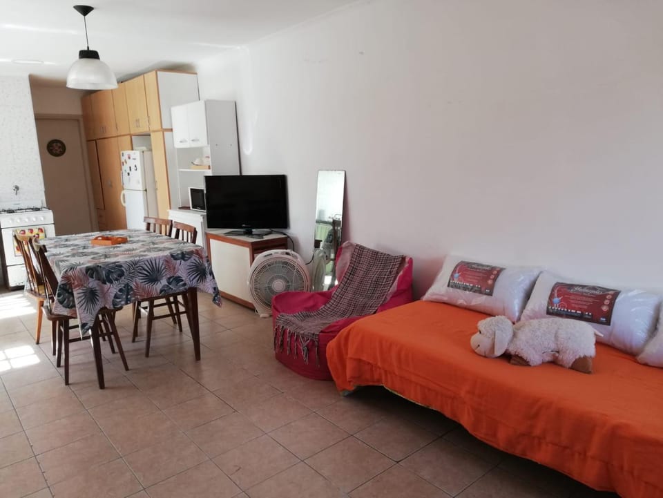 Communal lounge/ TV room, Bed, TV and multimedia, Dining area, Bedroom