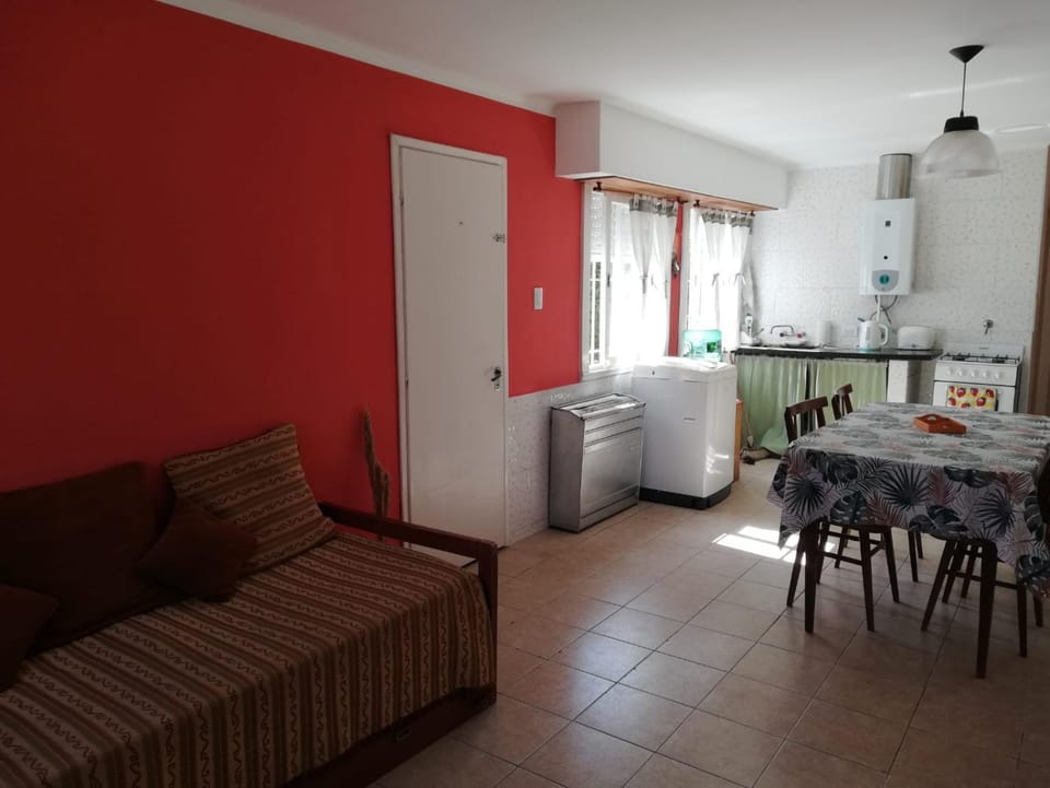 Bed, Kitchen or kitchenette, Seating area, Bedroom