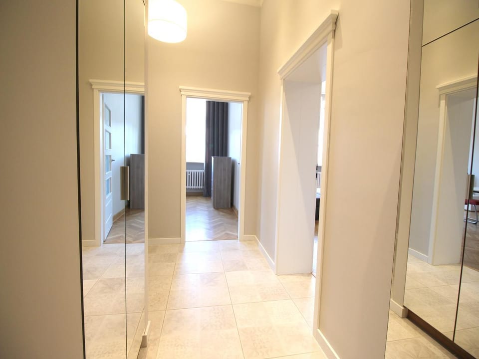 Facade/entrance, wardrobe