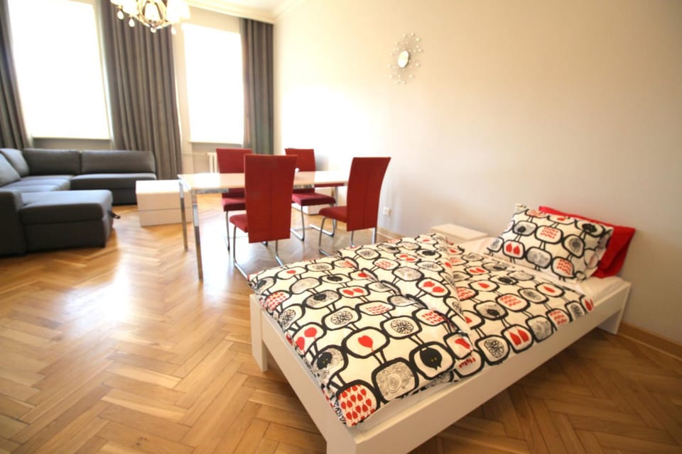 Bed, Living room, Photo of the whole room, Seating area, Bedroom
