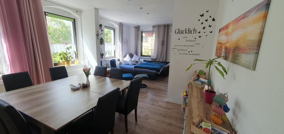 Bed, TV and multimedia, Living room, Photo of the whole room, Seating area