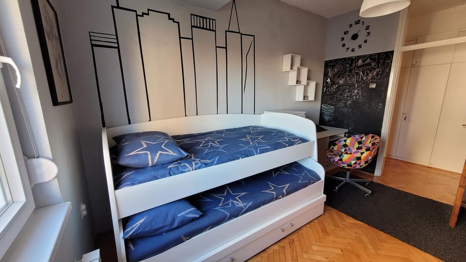 Bed, Business facilities, Bedroom, Garden view, bunk bed