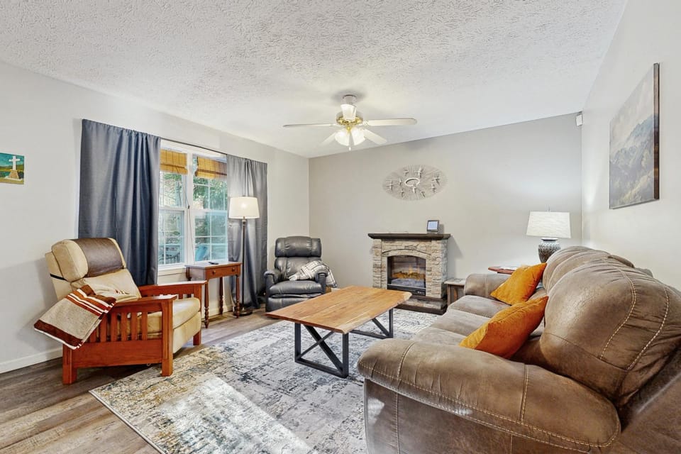 Pelican's Perch House in Lake Junaluska