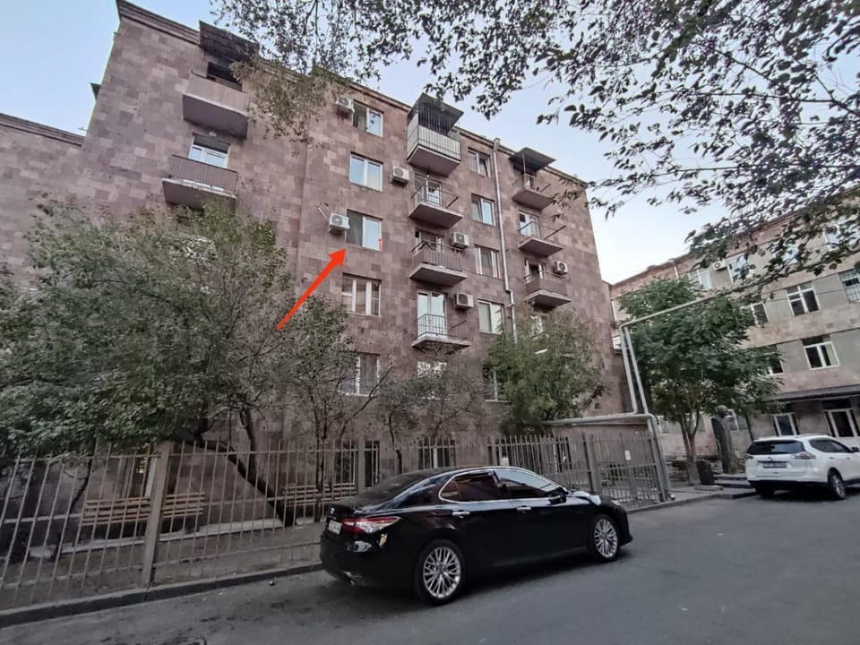 Property building, Day, Neighbourhood, City view, Street view, Parking