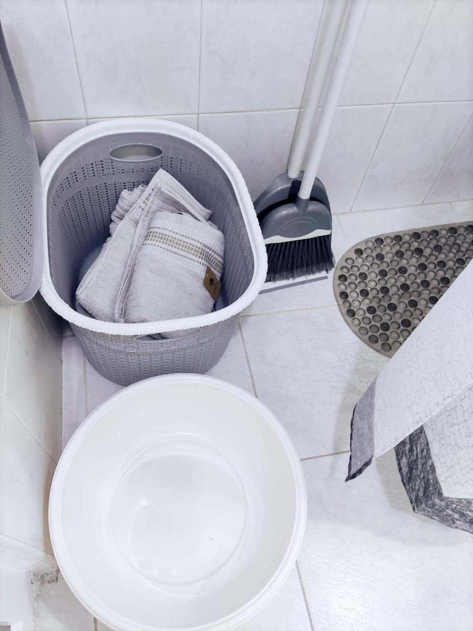 Bathroom, towels