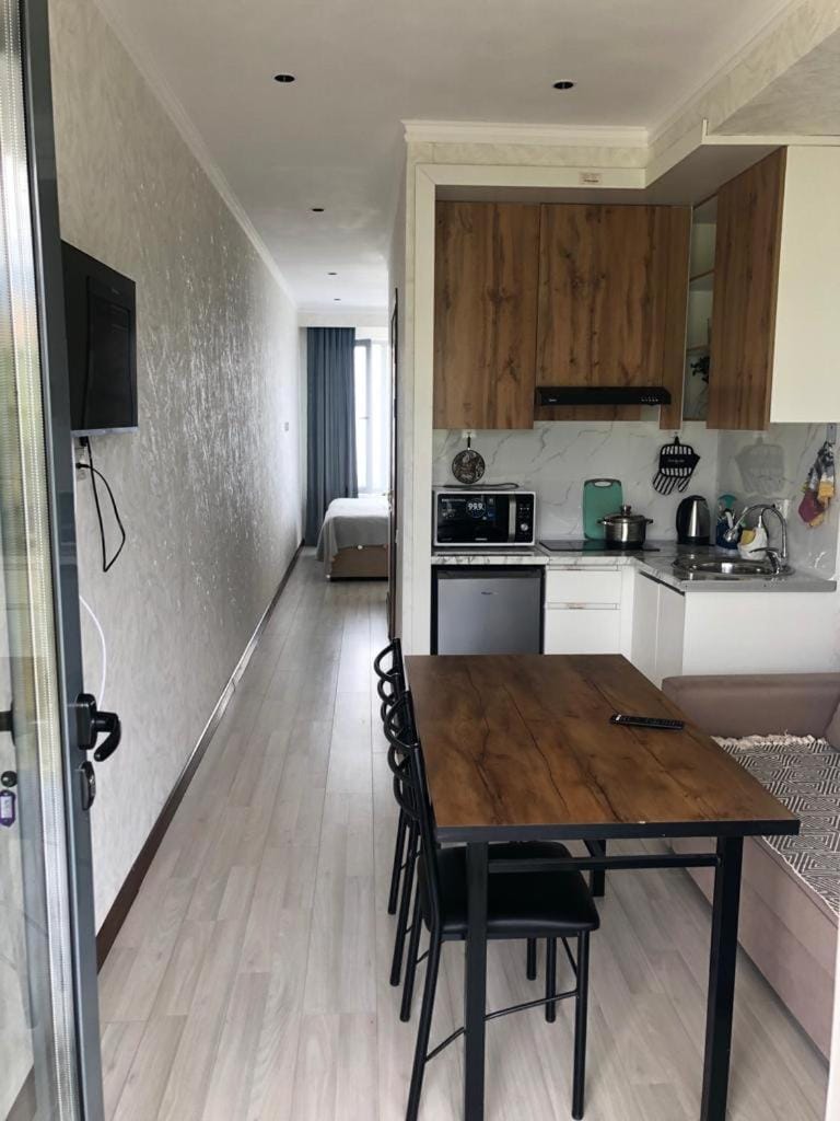 Kitchen or kitchenette, Dining area, stove
