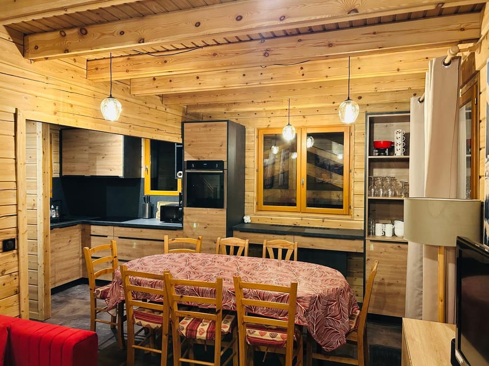 TV and multimedia, Kitchen or kitchenette, Dining area